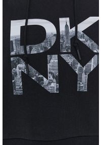 DKNY - Dkny Bluza bawełniana damska kolor czarny z kapturem z nadrukiem. Typ kołnierza: kaptur. Kolor: czarny. Materiał: bawełna. Wzór: nadruk #4