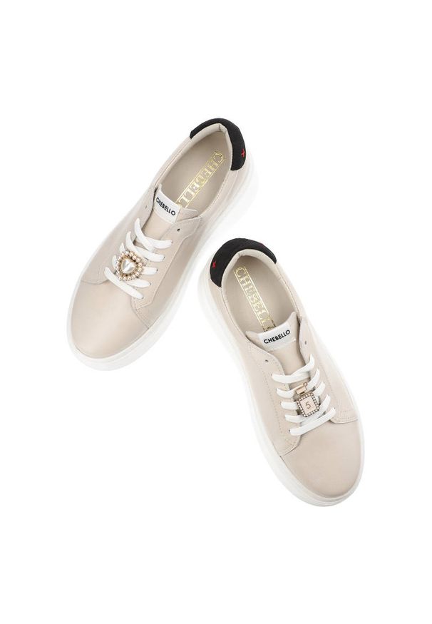 CheBello - Beżowe Sneakersy Chebello Damskie Stylowe Obuwie. Kolor: beżowy. Materiał: skóra. Szerokość cholewki: normalna. Wzór: aplikacja. Obcas: na platformie. Styl: elegancki