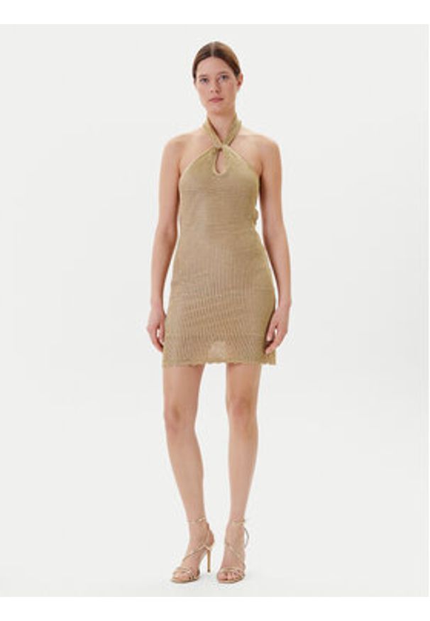 Guess Sukienka dzianinowa W5YK34 Z24F0 Złoty Slim Fit. Kolor: złoty. Materiał: wiskoza