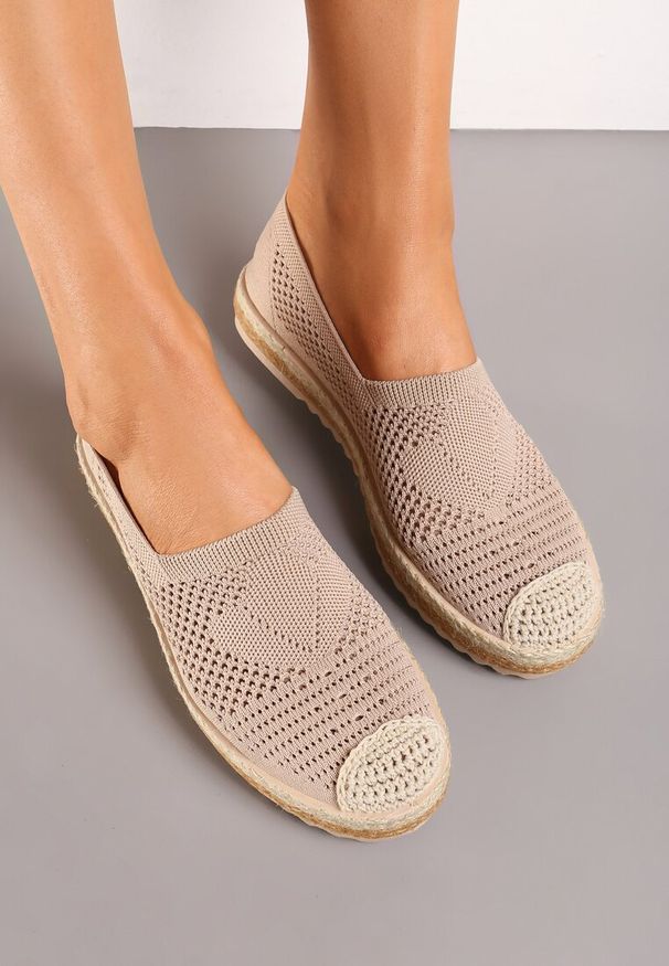 Renee - Ciemnobeżowe Espadryle na Plecionej Podeszwie z Ażurową Cholewką Uraian. Kolor: beżowy. Materiał: skóra. Szerokość cholewki: normalna. Wzór: ażurowy
