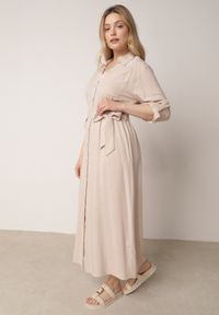 Born2be - Beżowa Bawełniana Sukienka Koszulowa z Paskiem i Regulowanymi Rękawami Sadevia. Okazja: na co dzień, do pracy, na spotkanie biznesowe, na spacer. Kolor: beżowy. Materiał: bawełna. Typ sukienki: koszulowe. Styl: klasyczny, casual, biznesowy, elegancki. Długość: midi #2