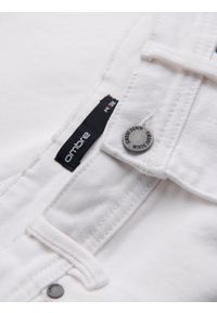 Ombre Clothing - Męskie denimowe szorty o klasycznym kroju – białe V1 OM-SRDS-0171 - XXL. Kolor: biały. Materiał: bawełna, jeans, skóra, elastan. Wzór: aplikacja. Sezon: lato. Styl: klasyczny #3