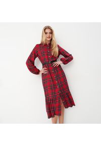 Mohito - Koszulowa sukienka midi w kratę - Czerwony. Kolor: czerwony. Typ sukienki: koszulowe. Długość: midi #1