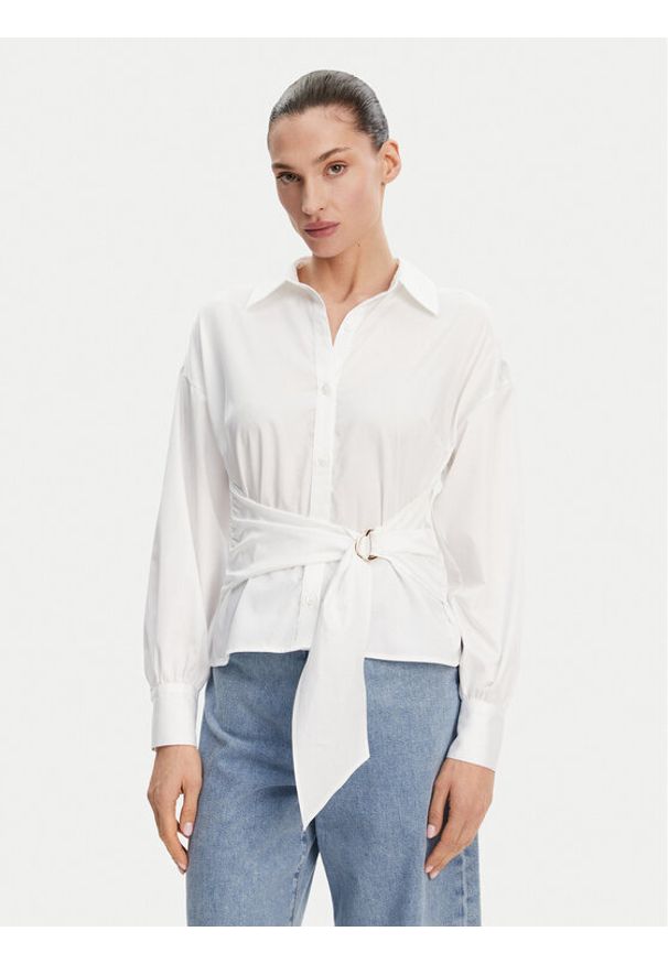 Guess Top 172811 Biały Classic Fit. Kolor: biały. Materiał: bawełna