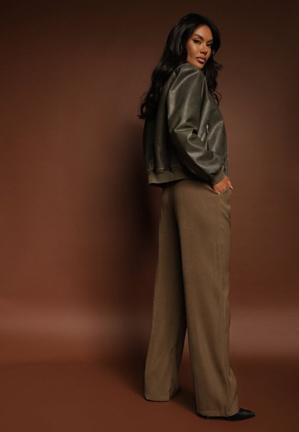 Renee - Brązowe Szerokie Spodnie z Zapięciem na Haczyk Brutris. Okazja: na co dzień. Stan: podwyższony. Kolor: brązowy. Styl: casual, elegancki