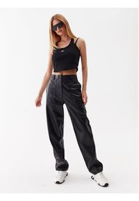 Calvin Klein Jeans Spodnie z imitacji skóry J20J221385 Czarny Regular Fit. Kolor: czarny. Materiał: skóra