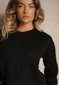 Renee - Czarny Sweter w Klasycznym Stylu z Tłoczonym Wzorem Deriel. Kolor: czarny. Sezon: zima. Styl: klasyczny #4