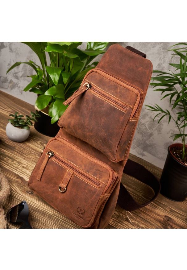 Plecak na jedno ramię j. brązowy PAOLO PERUZZI skórzany T-38-LB. Kolor: brązowy. Materiał: skóra. Wzór: aplikacja. Styl: casual