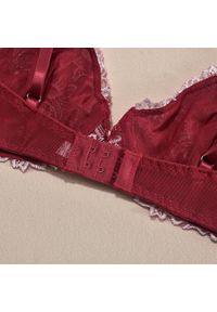 Intica - Komplet bielizny z haftem i usztywnianymi miseczkami Airi. Kolor: czerwony. Materiał: materiał. Wzór: haft #7