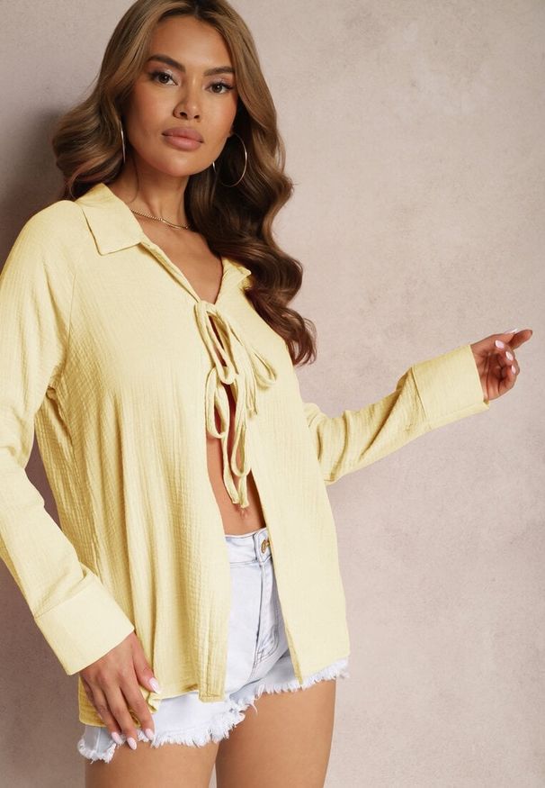Renee - Żółta Casualowa Bluzka z Bawełny Wykończona Wiązaniem i Kołnierzykiem Cyrilla. Okazja: na co dzień. Kolor: żółty. Materiał: bawełna. Styl: casual
