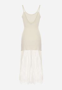 Born2be - Beżowa Prążkowana Sukienka Koktajlowa Ozdobiona Koronką Sonalitea. Kolor: beżowy. Materiał: koronka, prążkowany. Wzór: aplikacja, koronka. Styl: wizytowy #5