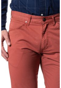 Wrangler - WRANGLER SPODNIE MĘSKIE GREENSBORO SPICE W15QLL89T. Materiał: materiał