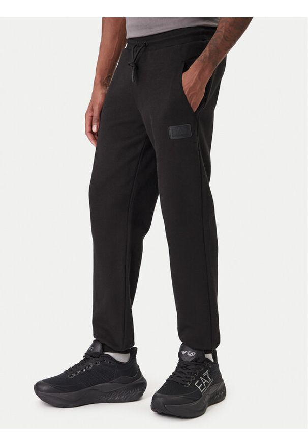 EA7 Emporio Armani Spodnie dresowe 7M001367 AF22262 UC001 Czarny Regular Fit. Kolor: czarny. Materiał: bawełna