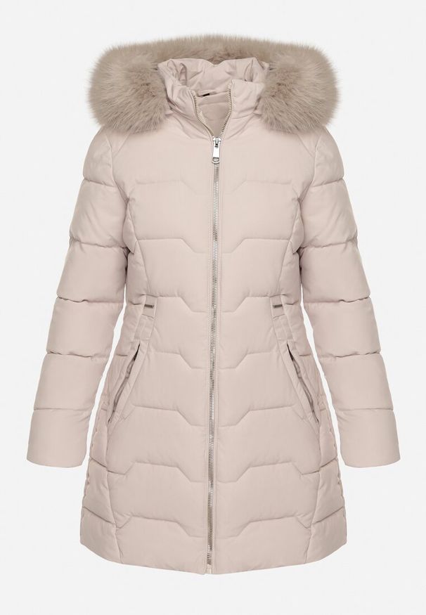 Born2be - Ciemnobeżowa Taliowana Kurtka z Pikowanymi Przeszyciami i Kapturem z Futrem Mundria. Okazja: na co dzień. Kolor: beżowy. Materiał: futro. Styl: elegancki, casual, klasyczny