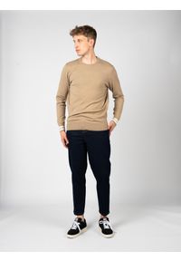 John Richmond Sweter | UMA24099MA IR | Mężczyzna | Beżowy. Okazja: na co dzień. Kolor: beżowy. Materiał: wiskoza, poliester. Wzór: aplikacja. Styl: elegancki, casual