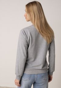 Born2be - Szara Bluza z Bawełną Ozdobiona Ściągaczami Hilani. Okazja: na spacer, na co dzień. Kolor: szary. Materiał: bawełna. Wzór: aplikacja. Styl: casual, elegancki, klasyczny #4