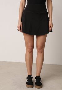 Born2be - Czarne Sportowe Spódnico-Szorty z Funkcjonalnymi Kieszonkami Natellea. Okazja: na spacer. Kolor: czarny. Materiał: materiał. Styl: sportowy #1
