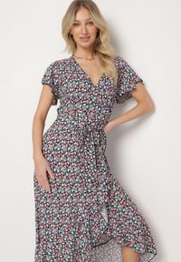 Born2be - Czarno-Zielona Bawełniana Sukienka z Gumką w Talii i Asymetrycznym Dołem Orrizae. Okazja: na co dzień. Typ kołnierza: dekolt kopertowy, kołnierz z falbankami. Kolor: czarny. Materiał: bawełna. Długość rękawa: krótki rękaw. Sezon: wiosna, lato. Typ sukienki: asymetryczne. Styl: casual, elegancki #2