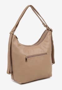 Renee - Ciemnobeżowa Torebka Hobo z Regulowanym Paskiem i Kieszeniami z Ozdobnymi Suwakami Sanirael. Kolor: beżowy. Styl: biznesowy, elegancki, casual