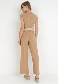 Born2be - Beżowy Kombinezon z Paskiem Thalaera. Kolor: beżowy. Materiał: dzianina, prążkowany. Długość rękawa: krótki rękaw. Długość: krótkie. Wzór: jednolity. Sezon: lato. Styl: boho #5