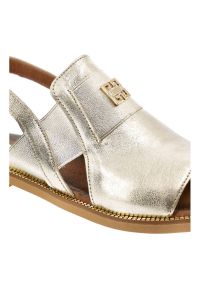 Złote Sandały Armodo Wygodne Obuwie Damskie. Okazja: na co dzień. Zapięcie: pasek. Kolor: złoty. Materiał: skóra, jeans, materiał. Wzór: paski. Sezon: lato. Styl: casual, elegancki #3