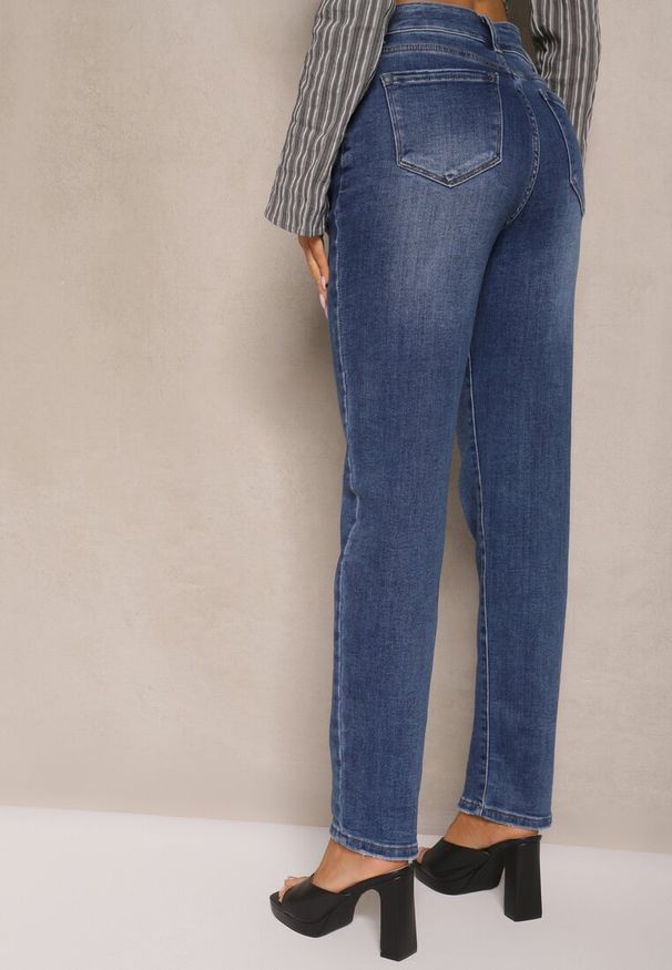 Renee - Granatowe Jeansy Mom Fit High Waist Meviranne. Okazja: na co dzień, na spacer. Stan: podwyższony. Kolor: niebieski. Styl: klasyczny, elegancki, casual