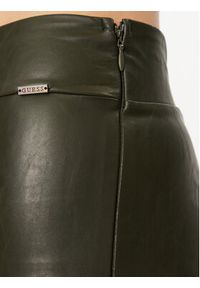 Guess Spodnie z imitacji skóry Priscilla W2YB16 WEPI0 Zielony Slim Fit. Kolor: zielony. Materiał: skóra