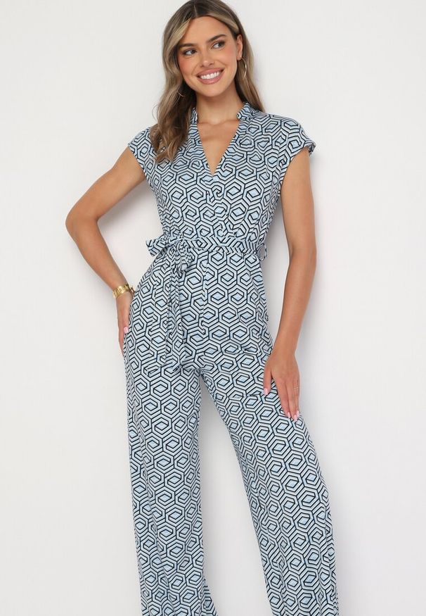 Born2be - Niebieski Kombinezon z Wiskozą Wiązany w Pasie Sosofia. Okazja: na spacer, na co dzień. Kolor: niebieski. Materiał: wiskoza. Styl: elegancki, casual