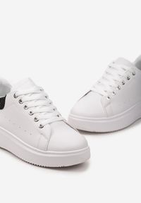 Born2be - Biało-Czarne Sneakersy na Platformie z Zapiętkiem Ozdobionym Cyrkoniami i Brokatem Verada. Kolor: biały. Wzór: aplikacja. Obcas: na platformie #4