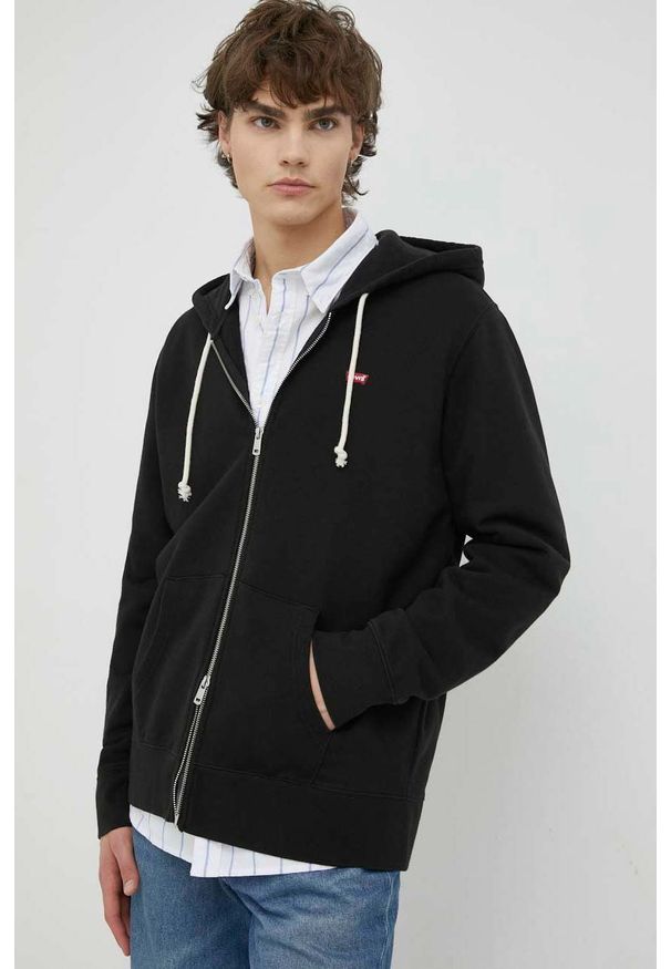 Levi's® - Levi's bluza bawełniana męska kolor czarny z kapturem gładka. Okazja: na spotkanie biznesowe, na co dzień. Typ kołnierza: kaptur. Kolor: czarny. Materiał: bawełna. Wzór: gładki. Styl: biznesowy, casual