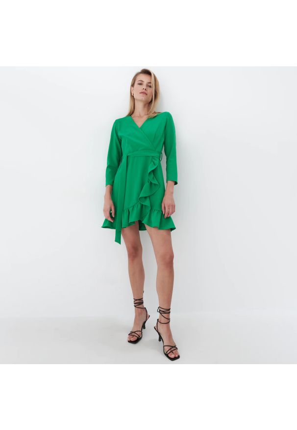 Mohito - Zielona sukienka mini z falbaną - Zielony. Kolor: zielony. Długość: mini