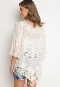 Born2be - Jasnobeżowa Bawełniana Bluzka Oversize w Stylu Boho z Haftem i Koroną Maivienne. Okazja: na co dzień. Typ kołnierza: dekolt w serek. Kolor: beżowy. Długość: krótkie. Wzór: haft. Materiał: bawełna. Długość rękawa: krótki rękaw. Sezon: lato, wiosna. Styl: boho #6