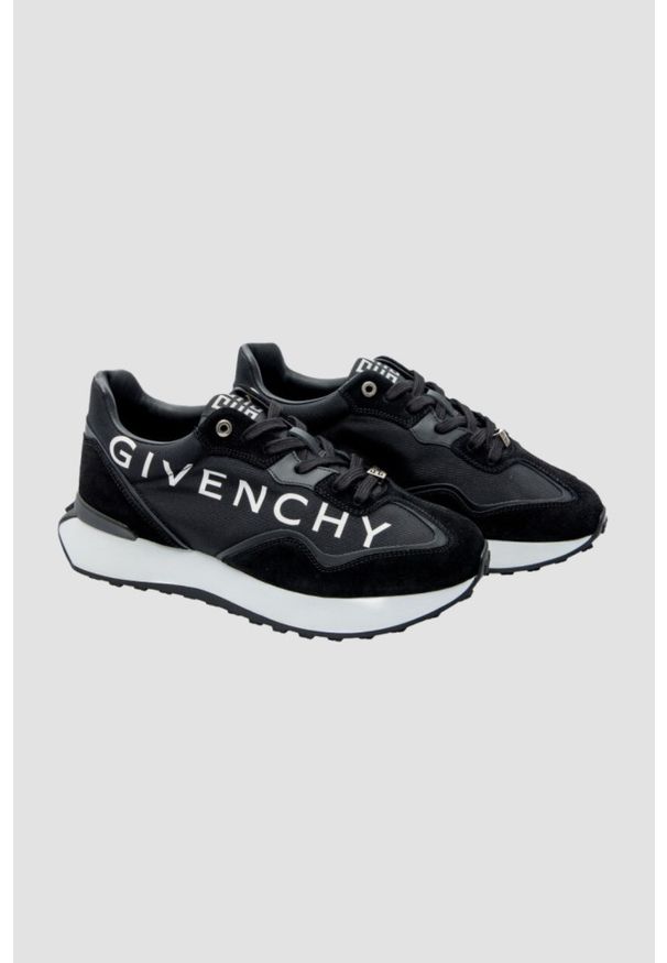 Givenchy - GIVENCHY Czarne sneakersy GIV RUNNER LIGHT. Kolor: czarny