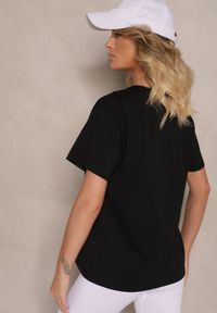 Renee - Czarny T-shirt z Bawełny Ozdobiony Perełkami i Napisem Naloreth. Okazja: na co dzień. Kolor: czarny. Materiał: bawełna. Wzór: napisy, aplikacja. Styl: klasyczny, elegancki, casual #5
