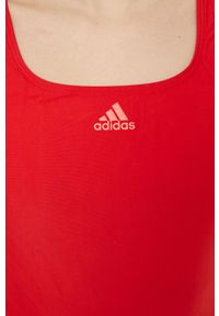 adidas Performance strój kąpielowy Badge of Sport Colorblock kolor czerwony miękka miseczka. Kolor: czerwony. Materiał: materiał, dzianina. Wzór: ze splotem