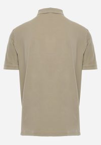 Born2be - Ciemnozielona Gładka Koszulka Polo o Klasycznym Kroju Sinopea. Okazja: na co dzień, do pracy, na spotkanie biznesowe. Typ kołnierza: polo. Kolor: zielony. Materiał: jeans. Wzór: gładki. Styl: klasyczny #8