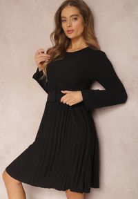 Renee - Czarna Sukienka Plisowana z Paskiem Phile. Kolor: czarny. Długość rękawa: długi rękaw. Styl: klasyczny. Długość: mini #3