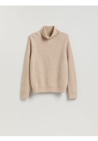 Reserved - Wełniany sweter z golfem - beżowy. Typ kołnierza: golf. Kolor: beżowy. Materiał: wełna #1