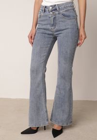 Born2be - Niebieskie Jeansy Dzwony z Bawełną Zapinane na Podwójny Guzik Daphlea. Okazja: na co dzień. Kolor: niebieski. Styl: elegancki, retro, casual #3