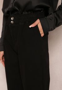 Renee - Czarne Jeansy High Waist o Fasonie Mom Fit Petitlla. Okazja: na co dzień. Stan: podwyższony. Kolor: czarny. Styl: klasyczny, elegancki, casual