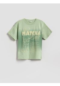 Reserved - Luźny t-shirt z nadrukiem - jasnozielony. Kolor: zielony. Materiał: bawełna. Wzór: nadruk