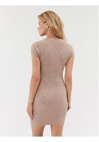 Guess Sukienka dzianinowa W3BK0S Z3B50 Brązowy Bodycon Fit. Kolor: brązowy. Materiał: dzianina, syntetyk. Typ sukienki: bodycon