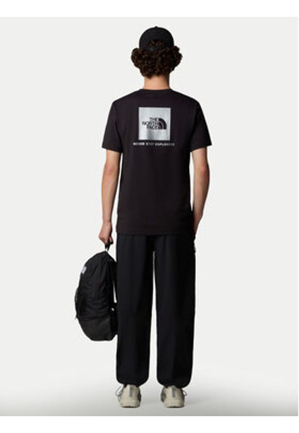 The North Face T-Shirt NSE Box NF0A8C4V Czarny Regular Fit. Kolor: czarny. Materiał: bawełna