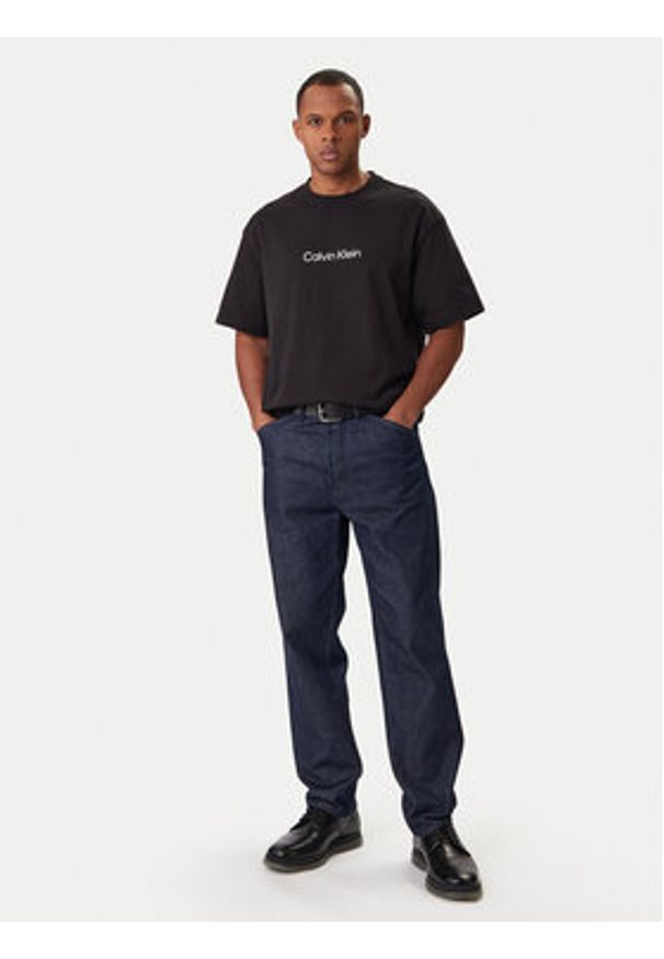 Calvin Klein T-Shirt LV040HM228 Czarny Relaxed Fit. Kolor: czarny. Materiał: bawełna
