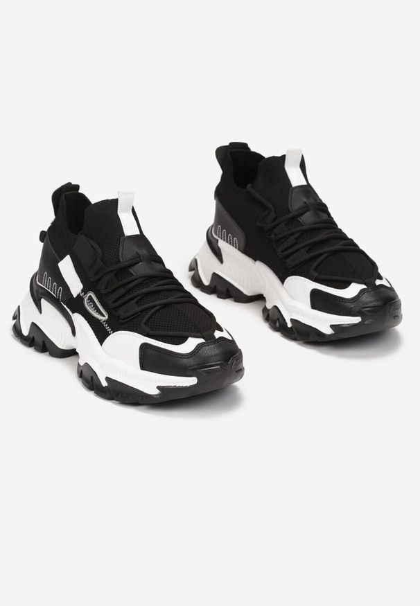 Renee - Czarne Sneakersy Kharena. Zapięcie: bez zapięcia. Kolor: czarny. Materiał: materiał. Szerokość cholewki: normalna. Wzór: aplikacja
