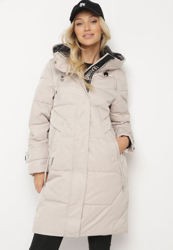 Born2be - Beżowa Kurtka Pikowana z Przeszyciami i Nieodpinanym Kapturem Ombrelia. Okazja: na co dzień. Kolor: beżowy. Materiał: jeans. Styl: casual