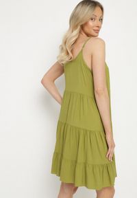 Born2be - Zielona Rozkloszowana Sukienka z Bawełny na Ramiączkach z Falbanami Lilivane. Okazja: na spacer, na co dzień. Kolor: zielony. Materiał: bawełna. Długość rękawa: na ramiączkach. Sezon: wiosna, lato. Typ sukienki: proste. Styl: casual #3