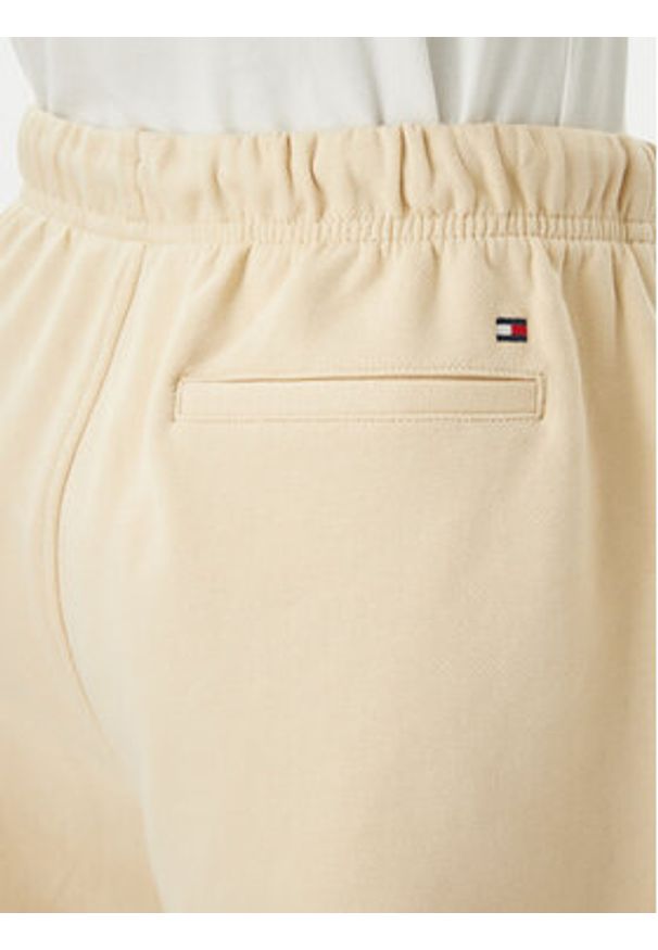TOMMY HILFIGER - Tommy Hilfiger Szorty sportowe Logo Embroidery WW0WW48765 Beżowy jasny Regular Fit. Kolor: beżowy. Materiał: bawełna