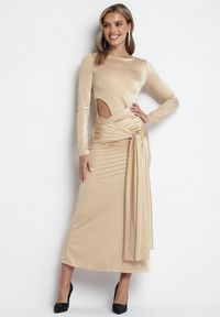 Born2be - Beżowa Sukienka Koktajlowa Ozdobiona Wiązaniem i Wycięciem Vamizola. Okazja: na co dzień. Kolor: beżowy. Wzór: aplikacja. Typ sukienki: proste. Styl: wizytowy #1