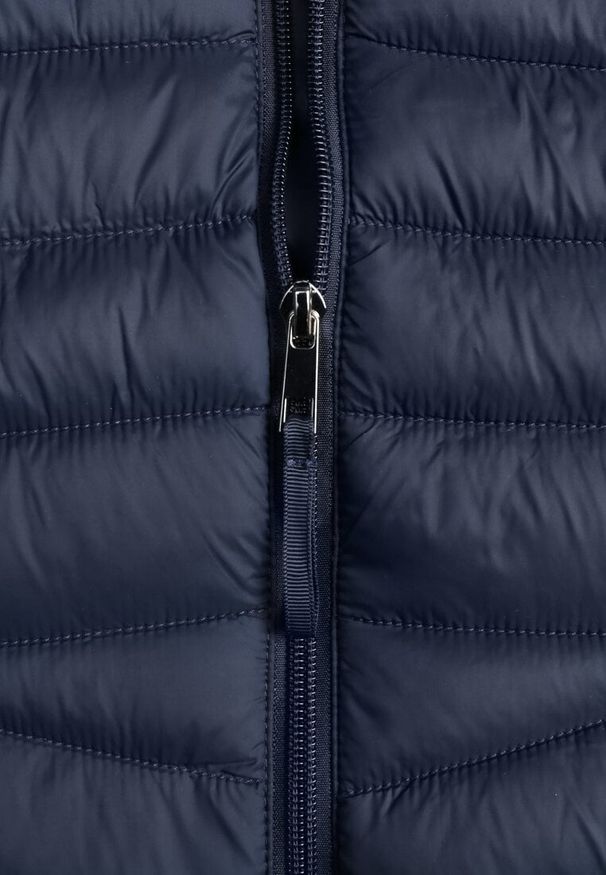 Renee - Granatowa Przejściowa Kurtka Pikowana z Kapturem z Możliwością Odpięcia Pretiga. Okazja: na spacer. Typ kołnierza: kaptur. Kolor: niebieski. Materiał: jeans, nylon